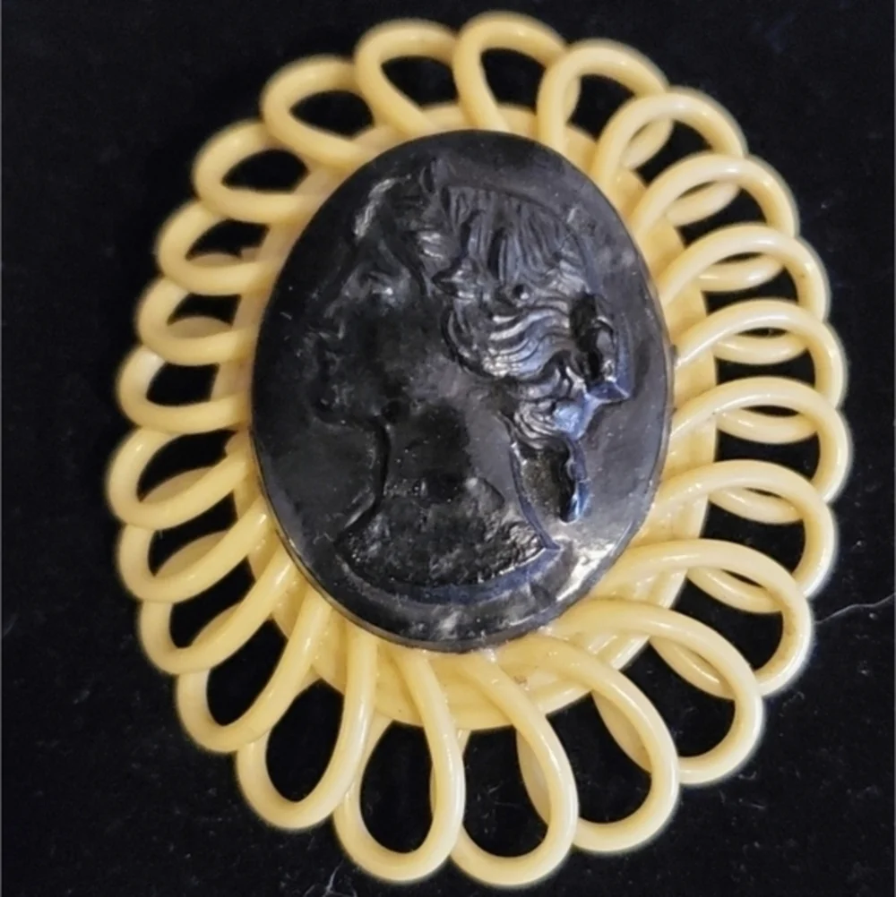 Celluloid Vintage portrait‎ brooch